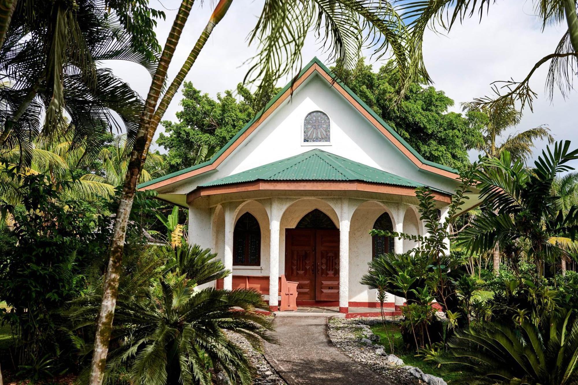 Sheraton Samoa Beach Resort Mulifanua Bagian luar foto