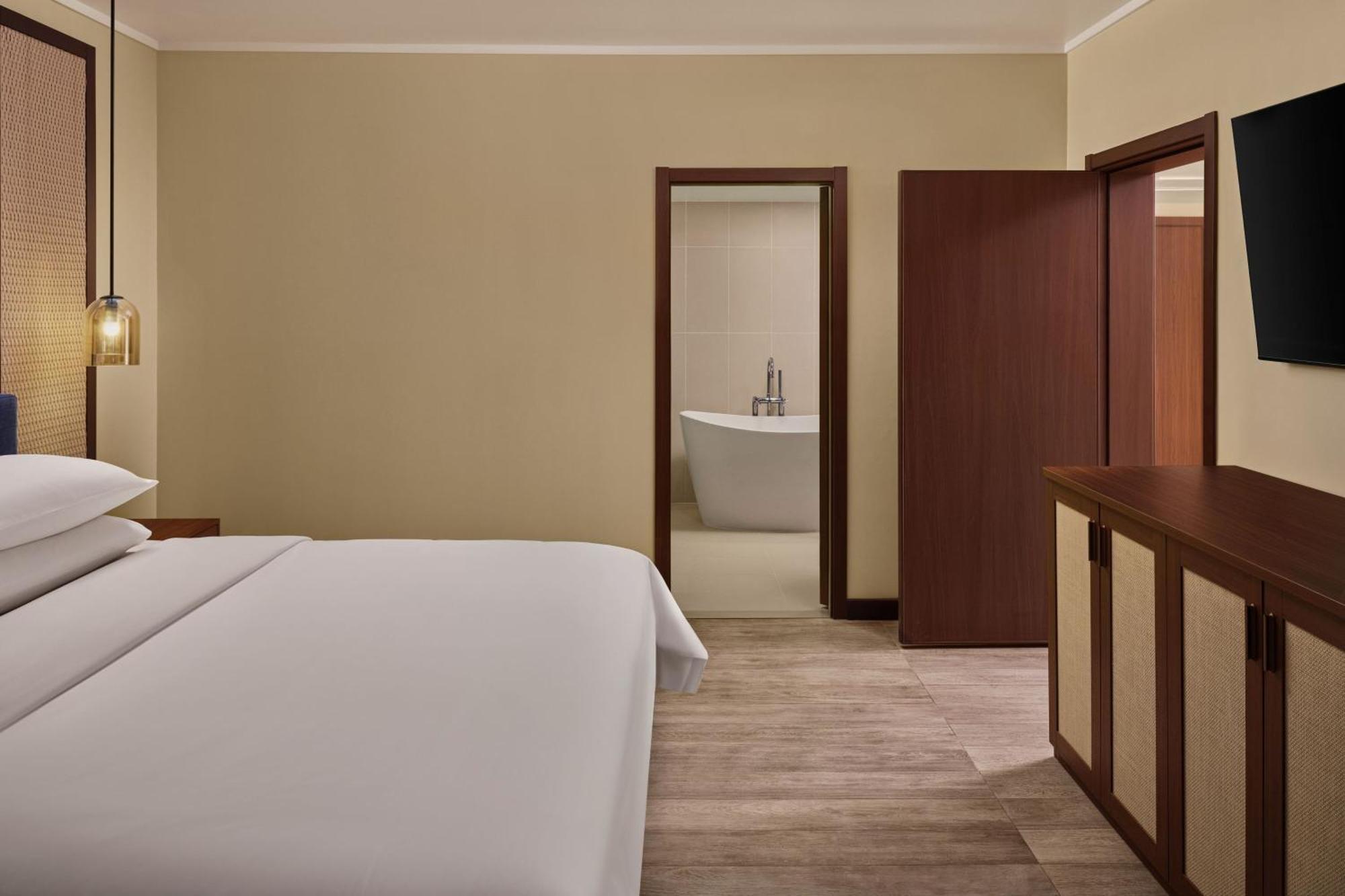 Sheraton Samoa Beach Resort Mulifanua Bagian luar foto