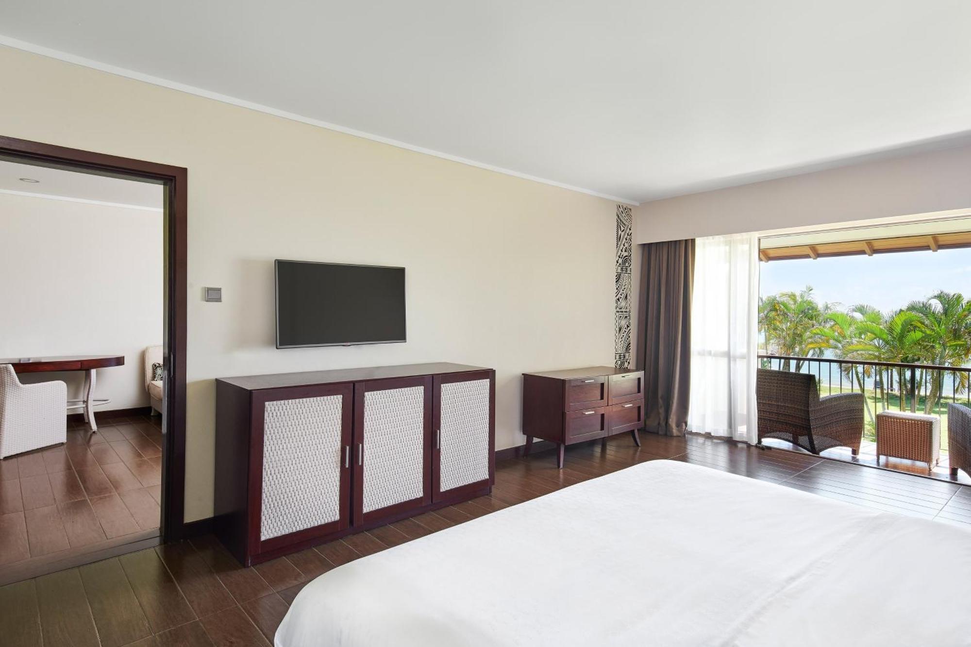 Sheraton Samoa Beach Resort Mulifanua Bagian luar foto