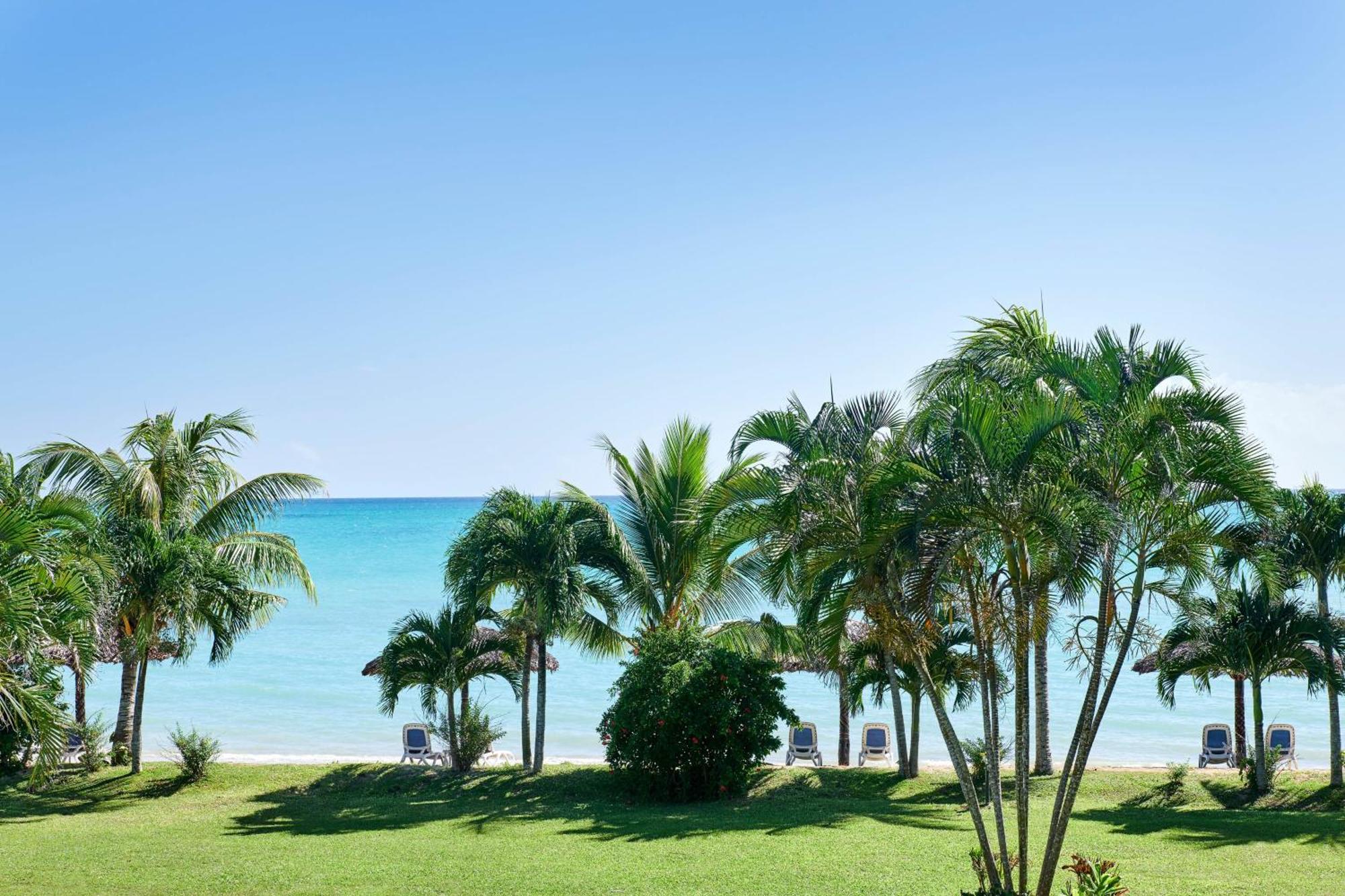 Sheraton Samoa Beach Resort Mulifanua Bagian luar foto
