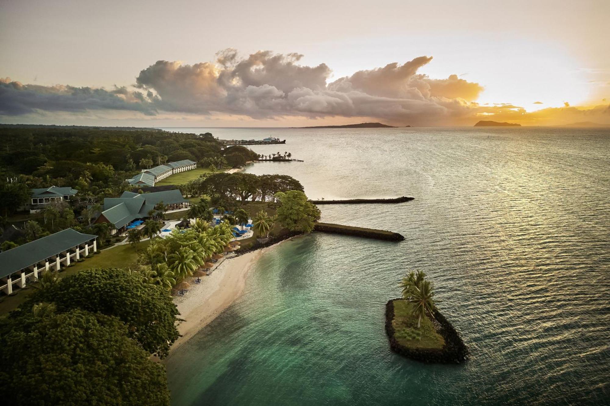 Sheraton Samoa Beach Resort Mulifanua Bagian luar foto