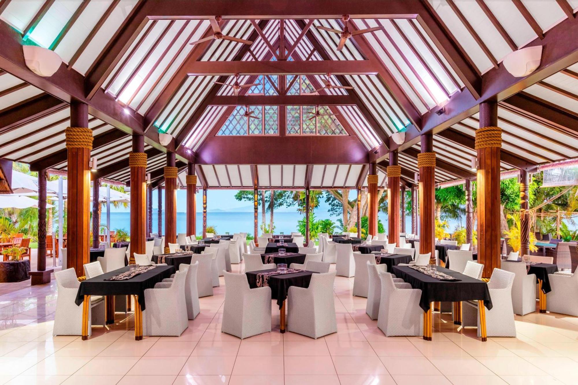 Sheraton Samoa Beach Resort Mulifanua Bagian luar foto