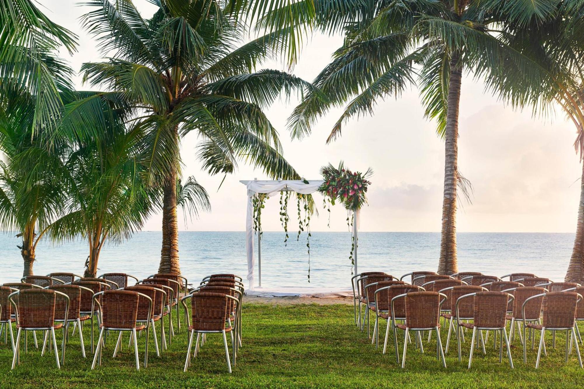 Sheraton Samoa Beach Resort Mulifanua Bagian luar foto
