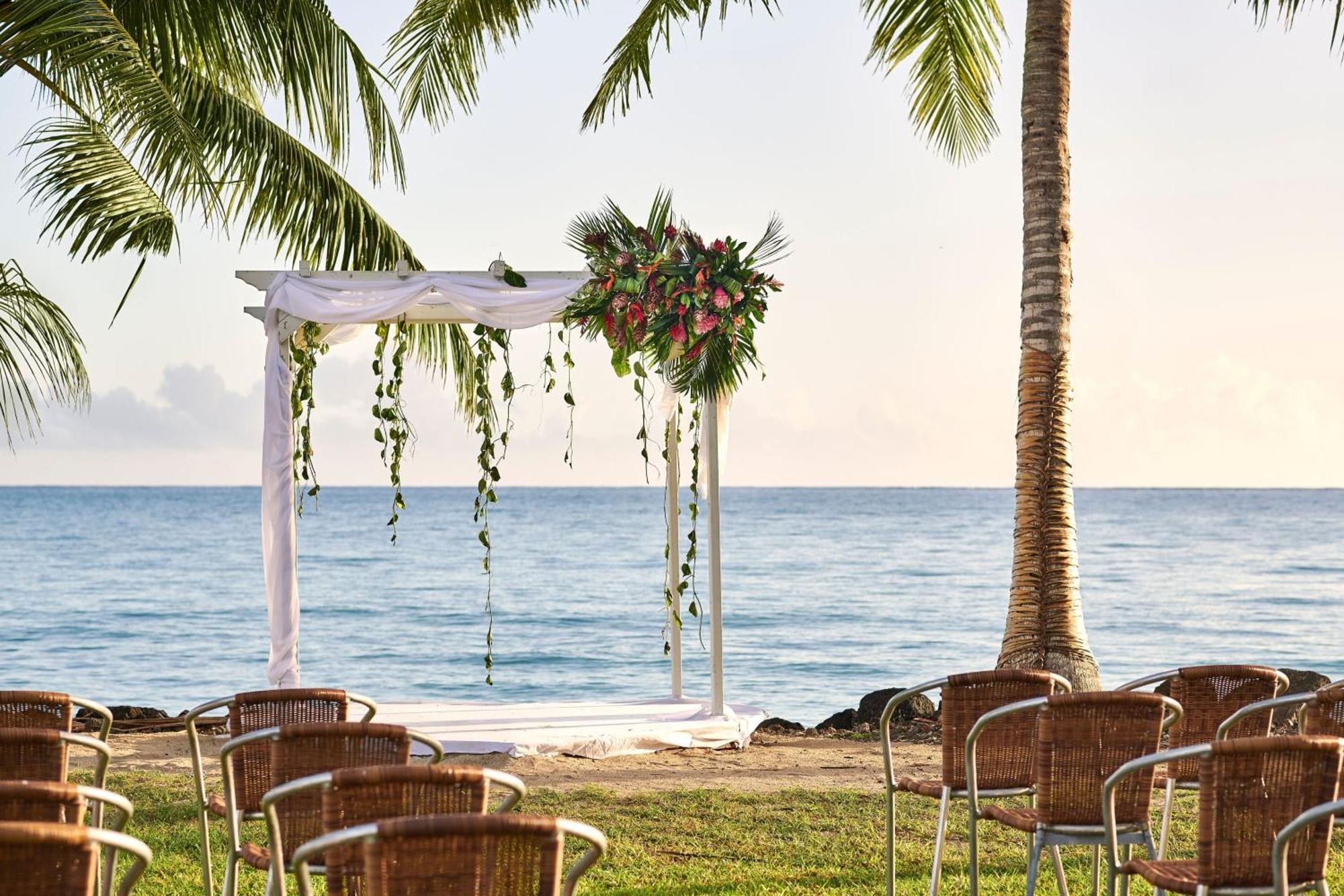 Sheraton Samoa Beach Resort Mulifanua Bagian luar foto