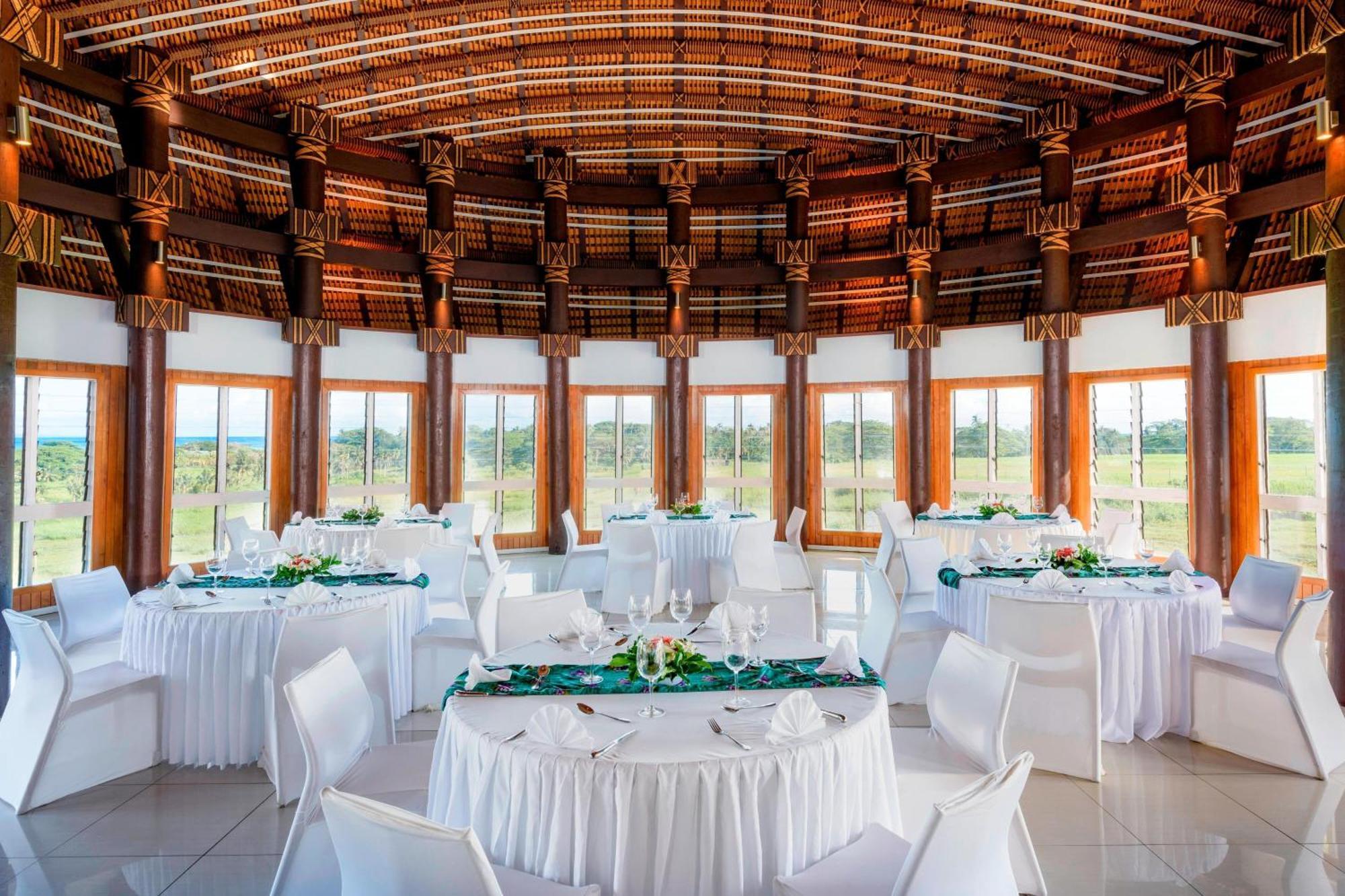 Sheraton Samoa Beach Resort Mulifanua Bagian luar foto