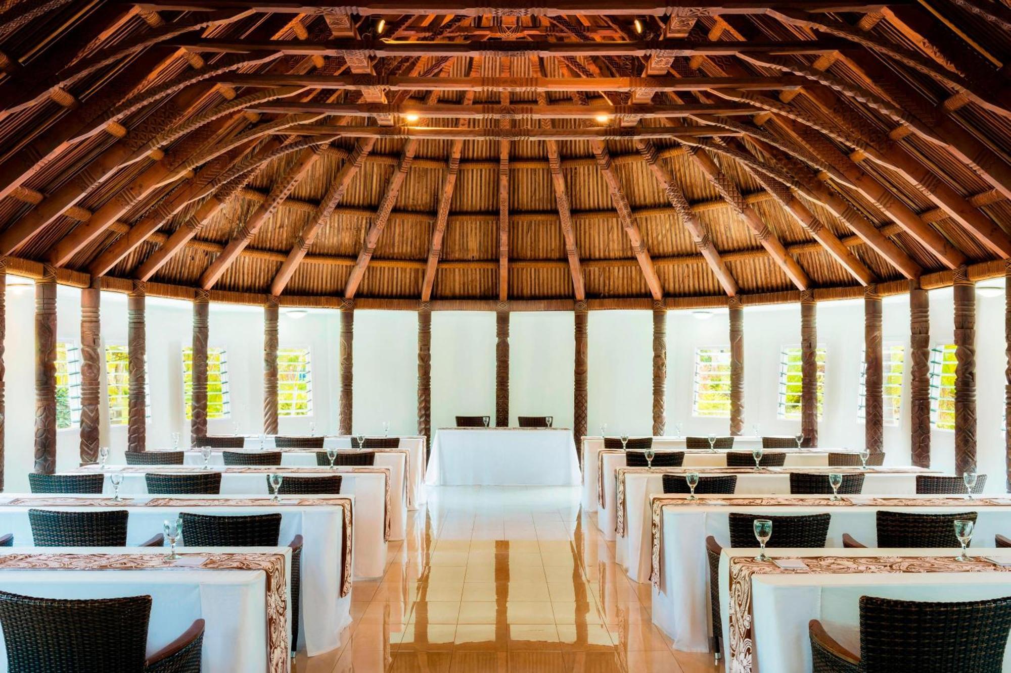 Sheraton Samoa Beach Resort Mulifanua Bagian luar foto