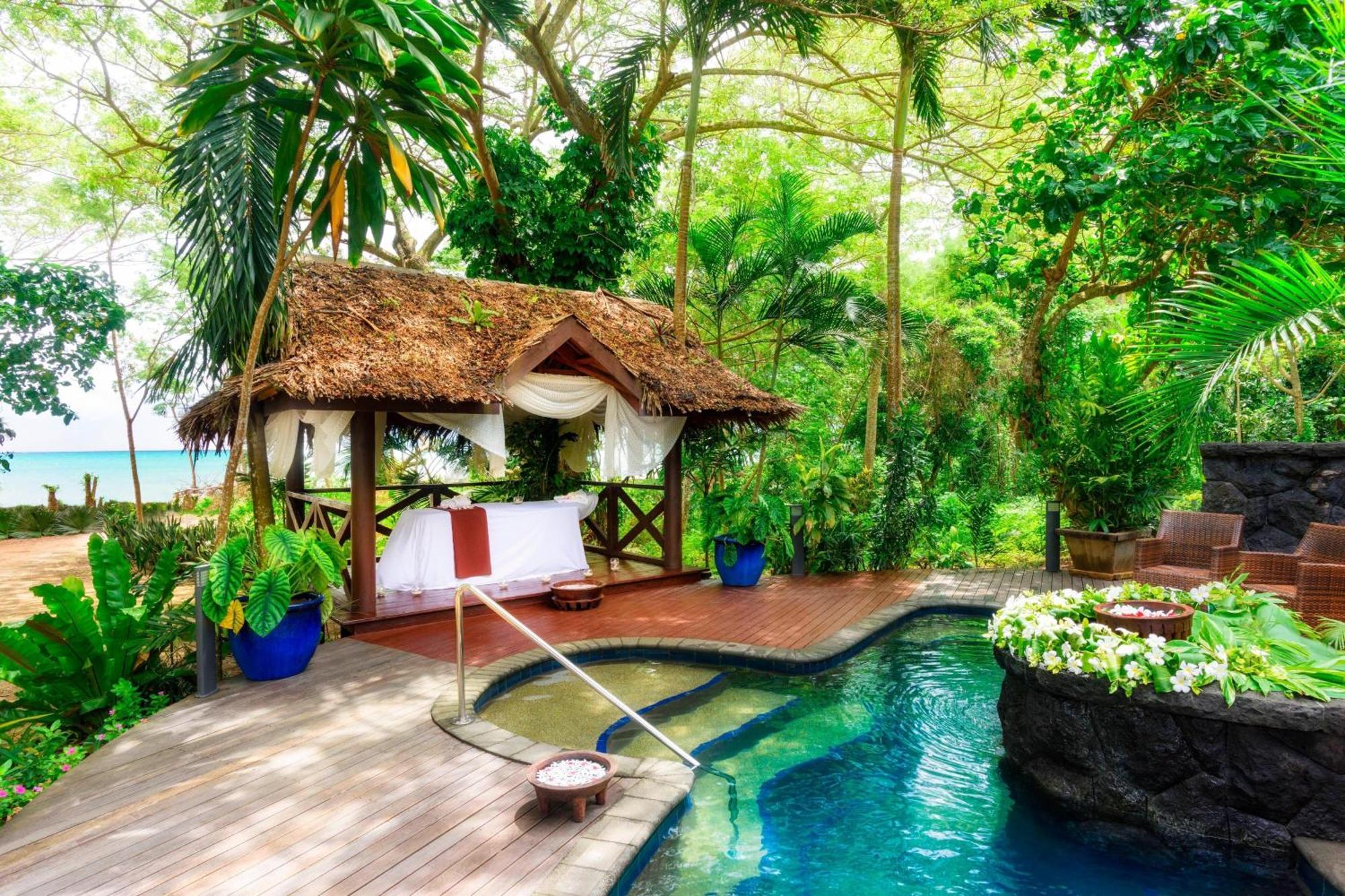 Sheraton Samoa Beach Resort Mulifanua Bagian luar foto